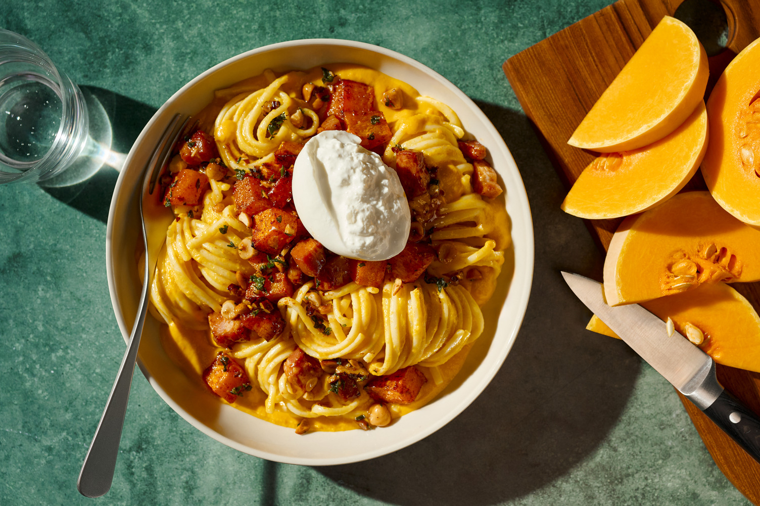 Carbonara mit Kürbis, Guanciale & Burrata