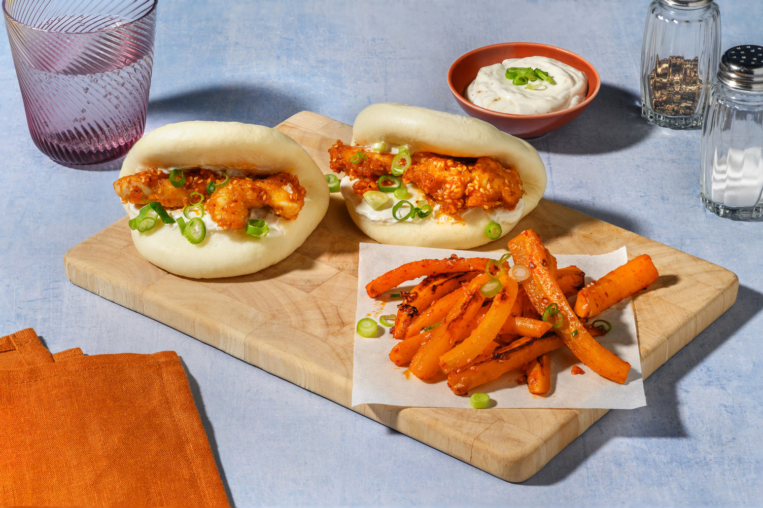 Bao Buns mit Hoisin-Hähnchen & Sesam-Mayo