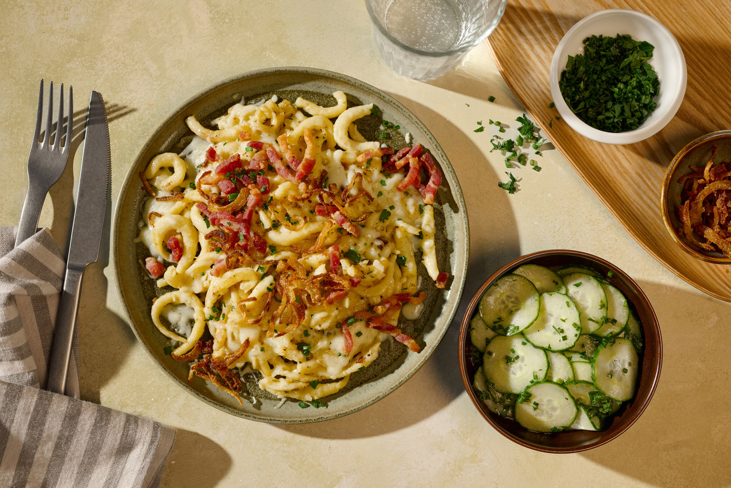Käsespätzle mit knusprigem Bacon