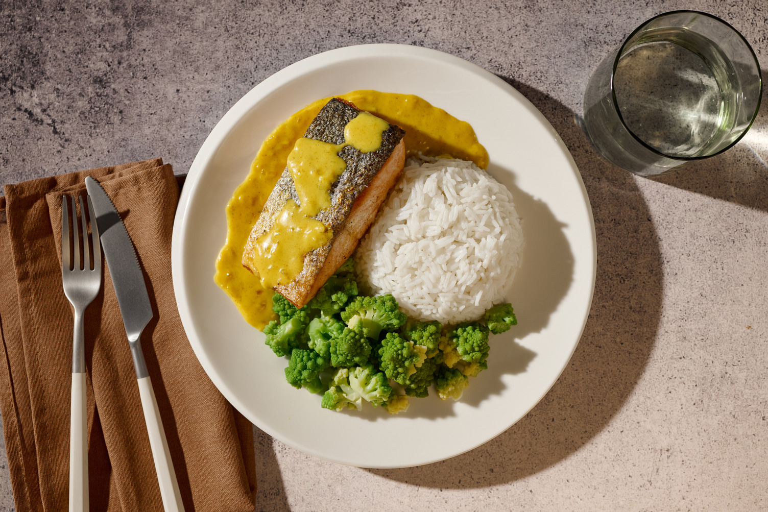 Lachsfilet in Mango-Sahne-Soße