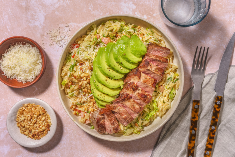 Caesar-Salat mit Orzo & extra Bio-Rumpsteak