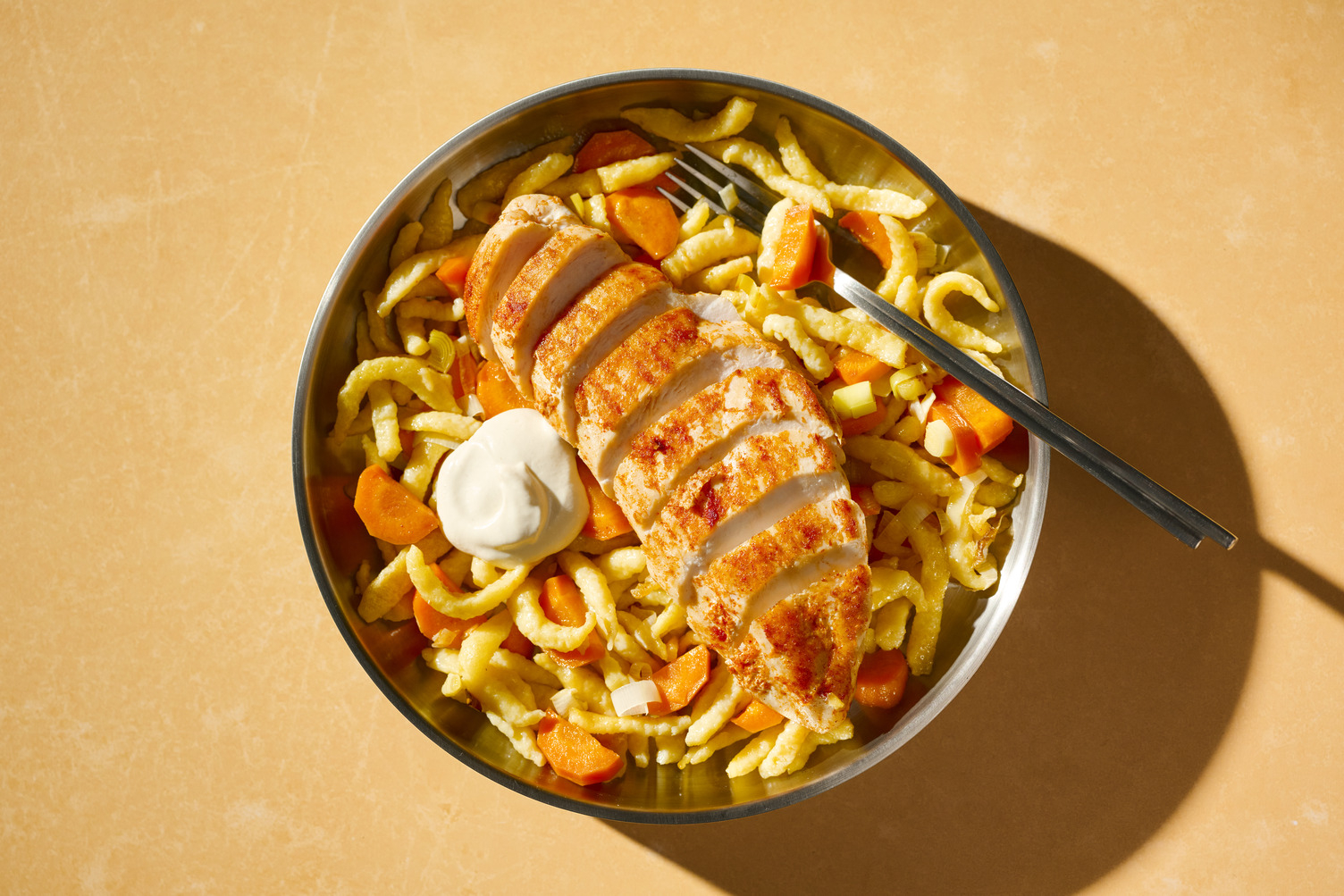One Pan: Hähnchen mit karamellisiertem Gemüse