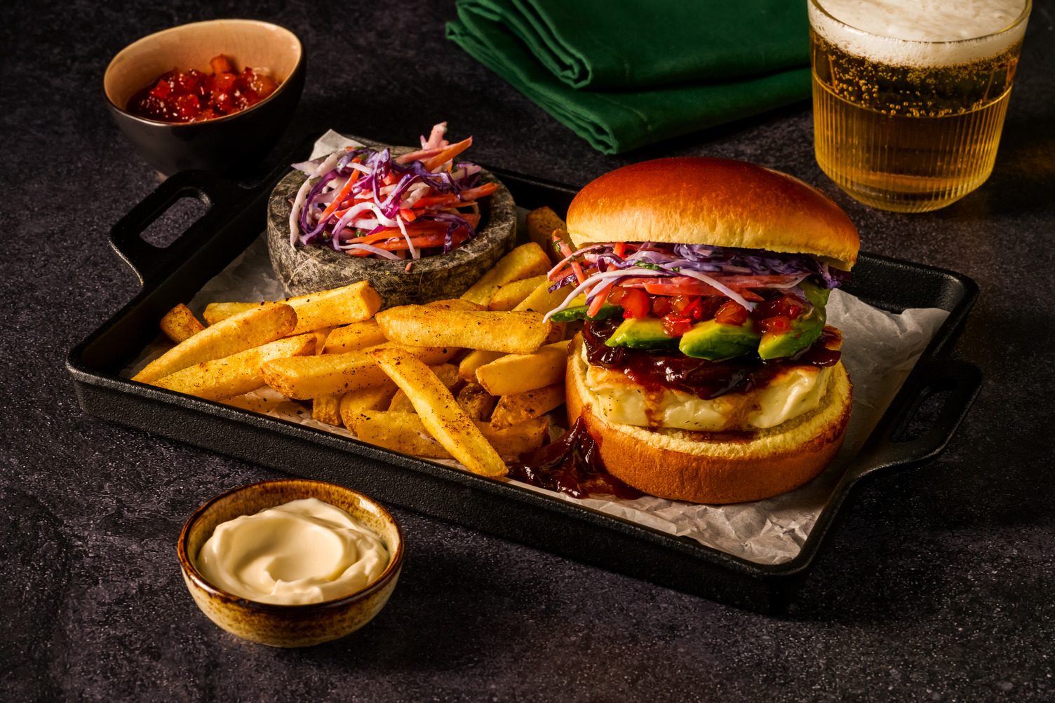 Burger d'halloumi BBQ & chutney d'ananas épicé