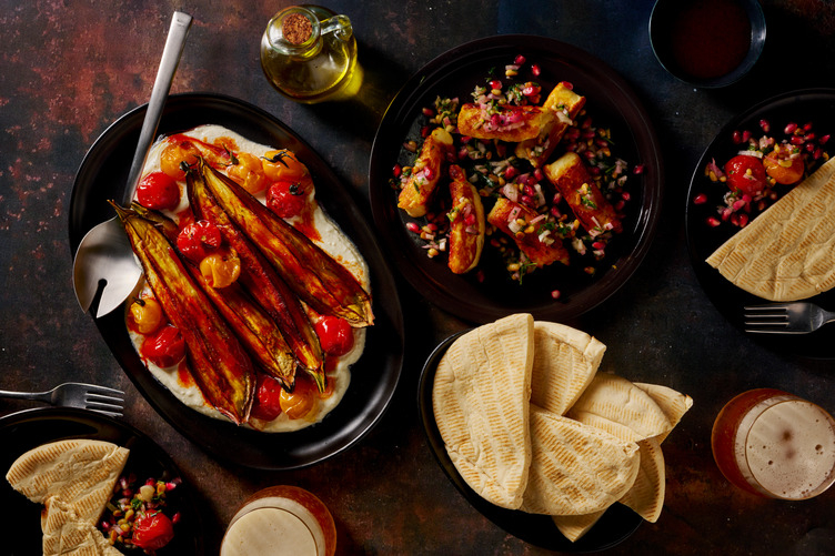 Mezze avec halloumi, feta fouettée & grenade