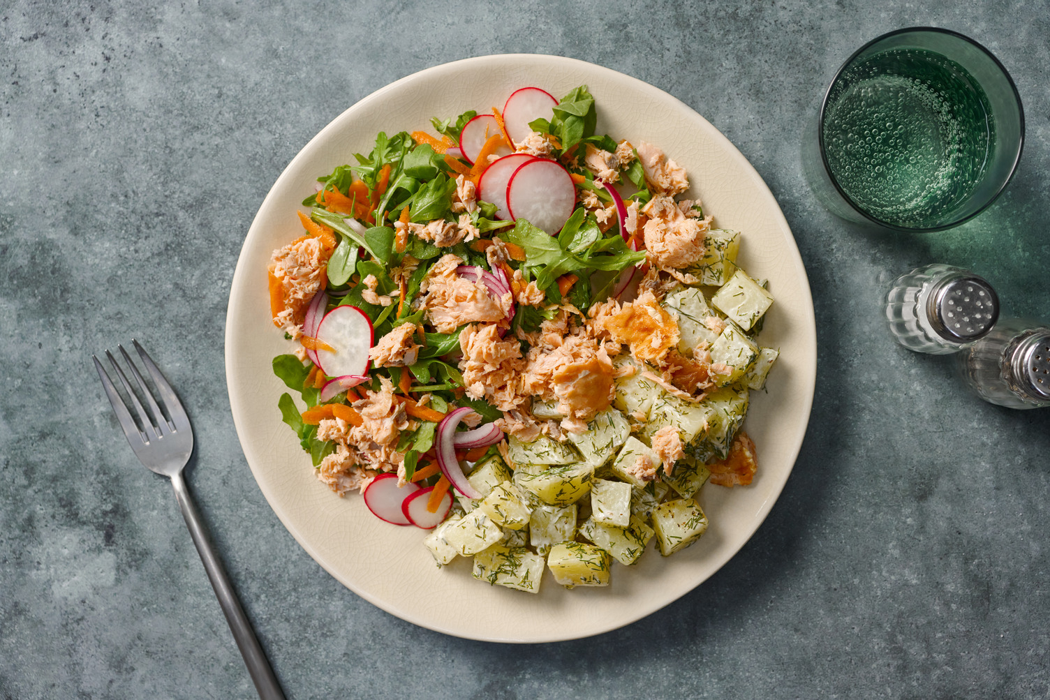 Heißgeräucherter Lachs mit Dill Kartoffeln