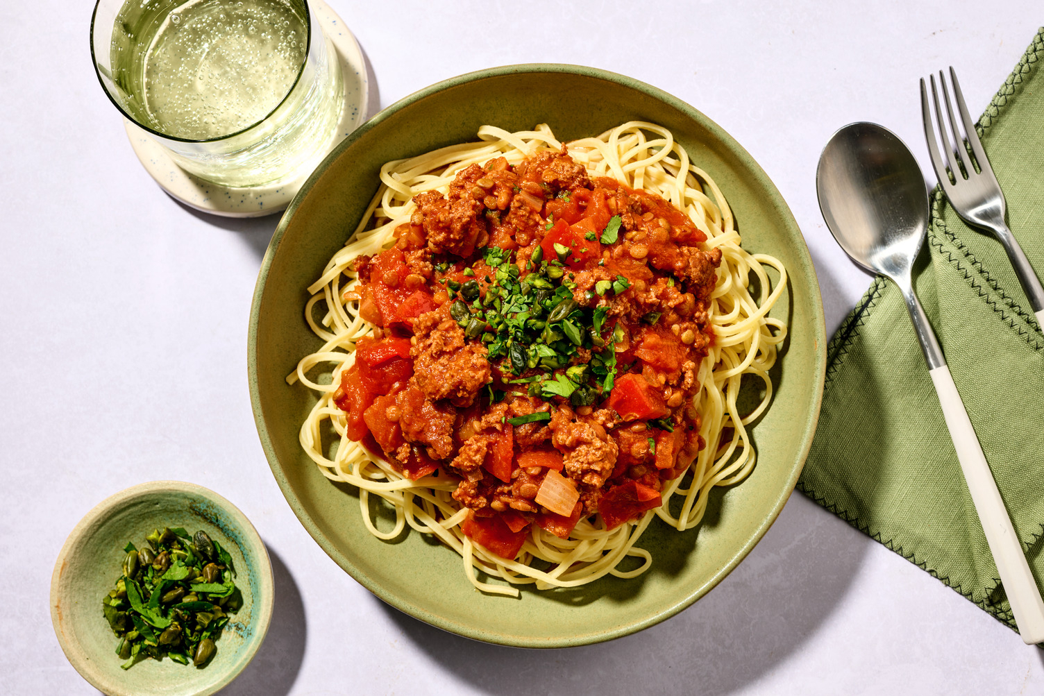 Bio-Hack mit Linsen auf frischen Linguine