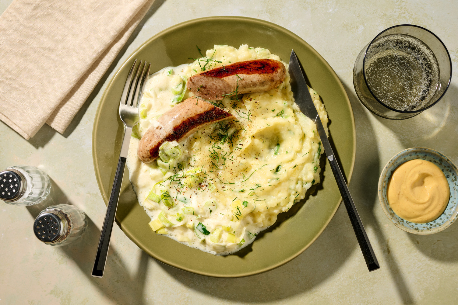 Thüringer Bratwurst mit Kohlrabi-Kartoffelpüree