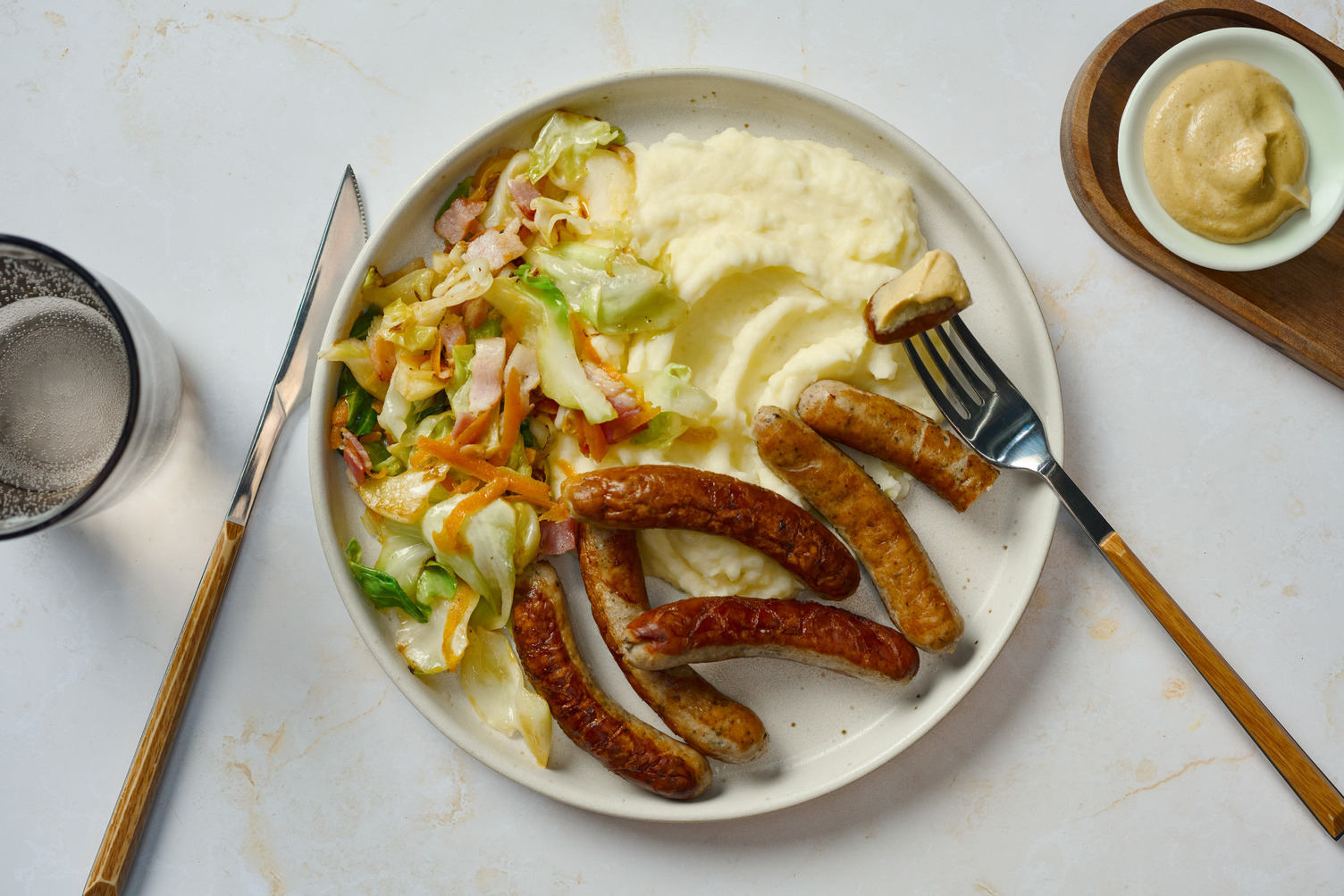 Nürnberger Bratwürstchen mit Bayrisch Kraut
