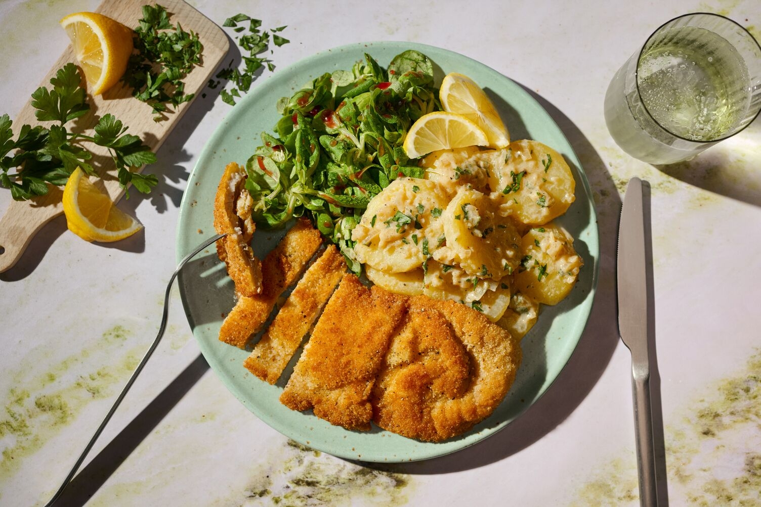 Hähnchenschnitzel Münchner Art & Kartoffelsalat