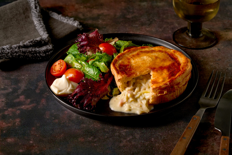 Oven-Ready Pieminister Vintage Cheddar & Leek Pie