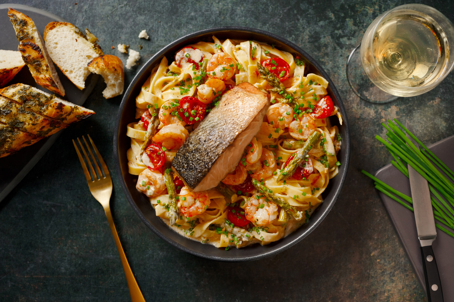 Salmon, King Prawn & White Wine Linguine