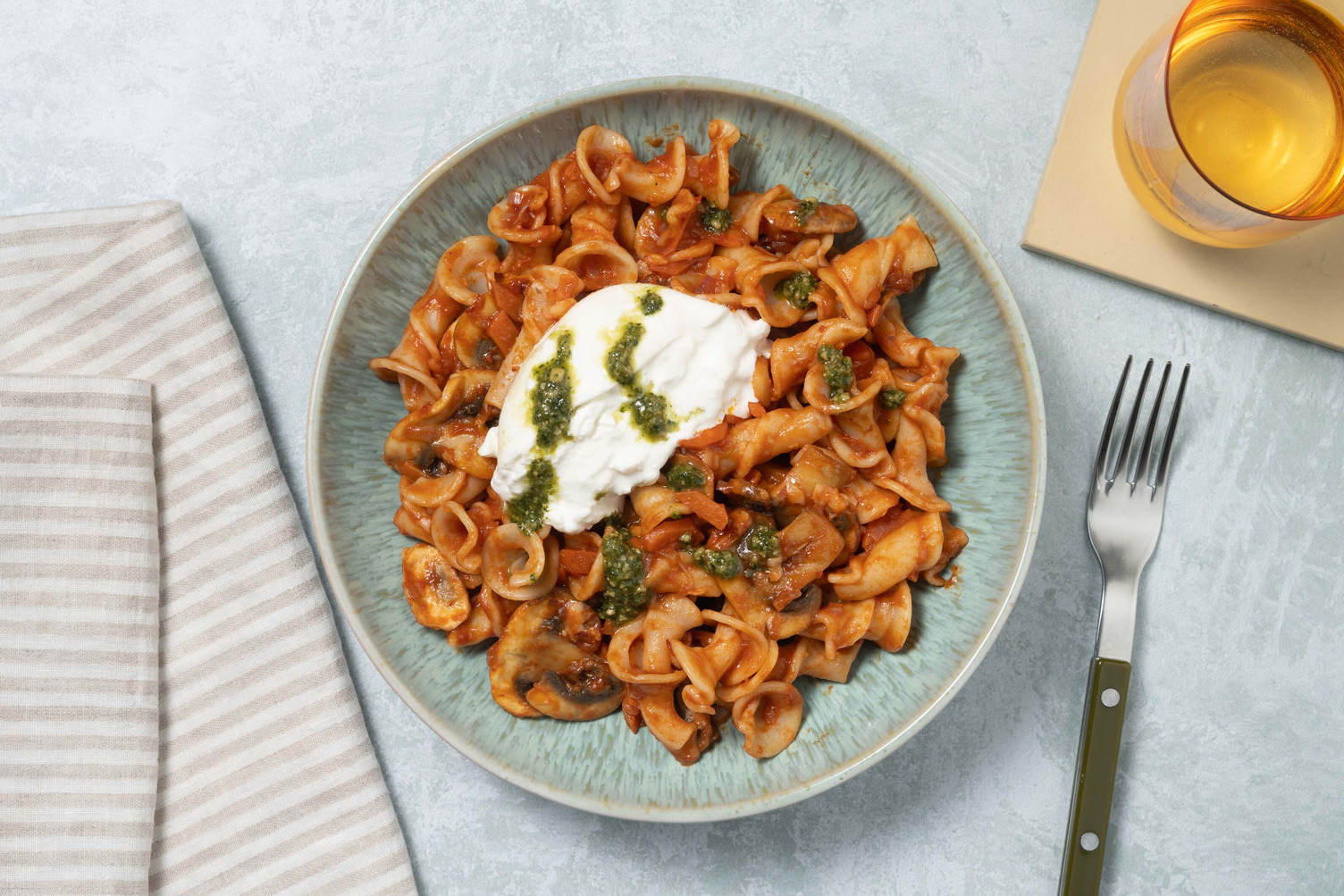 Gigli met burrata in tomatensaus