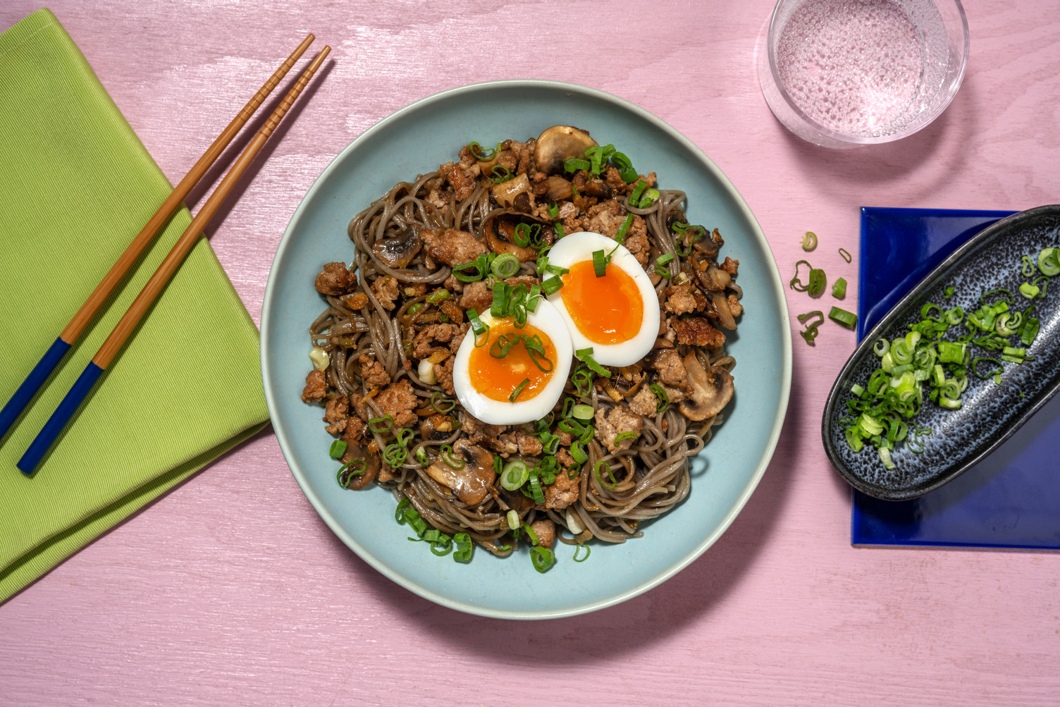 Soba sautées au porc & aux champignons