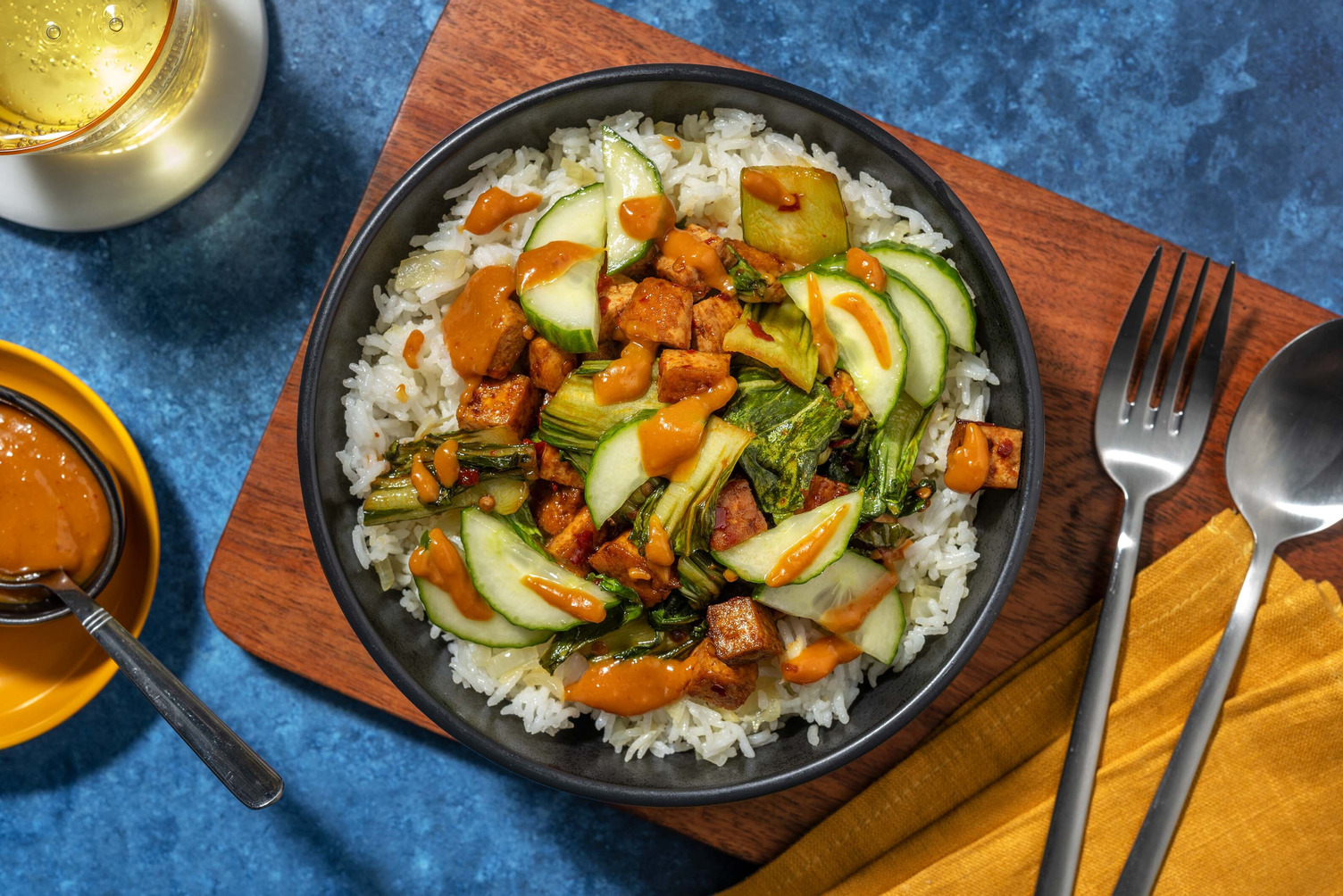 Tofubowl met pindasaus en paksoi