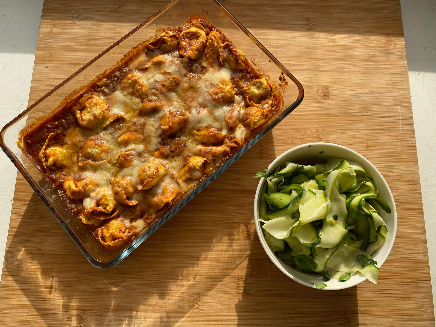 Cheesy tortelloni bake