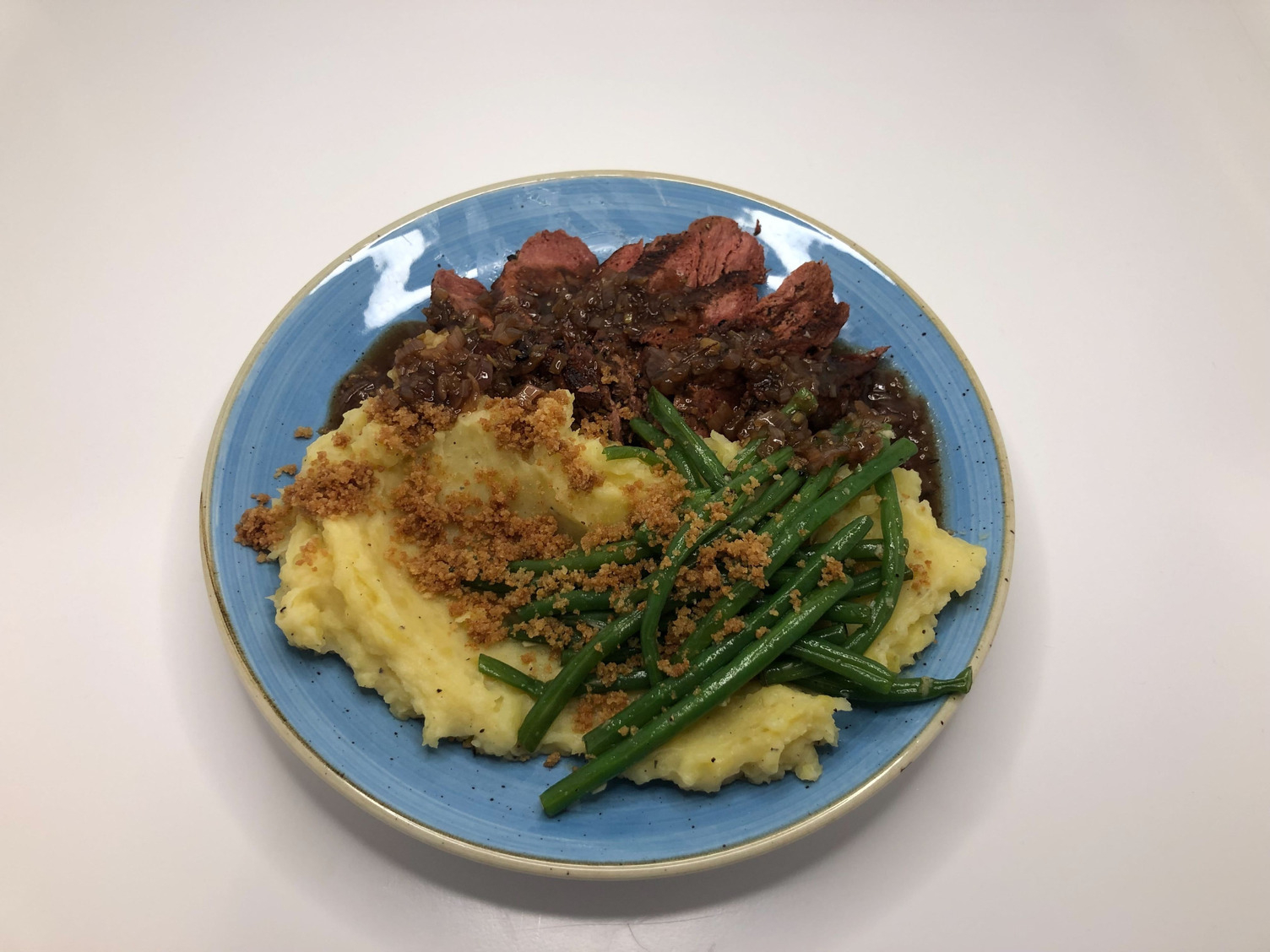 Planted Steak mit Pflaumen-Balsamico-Soße,