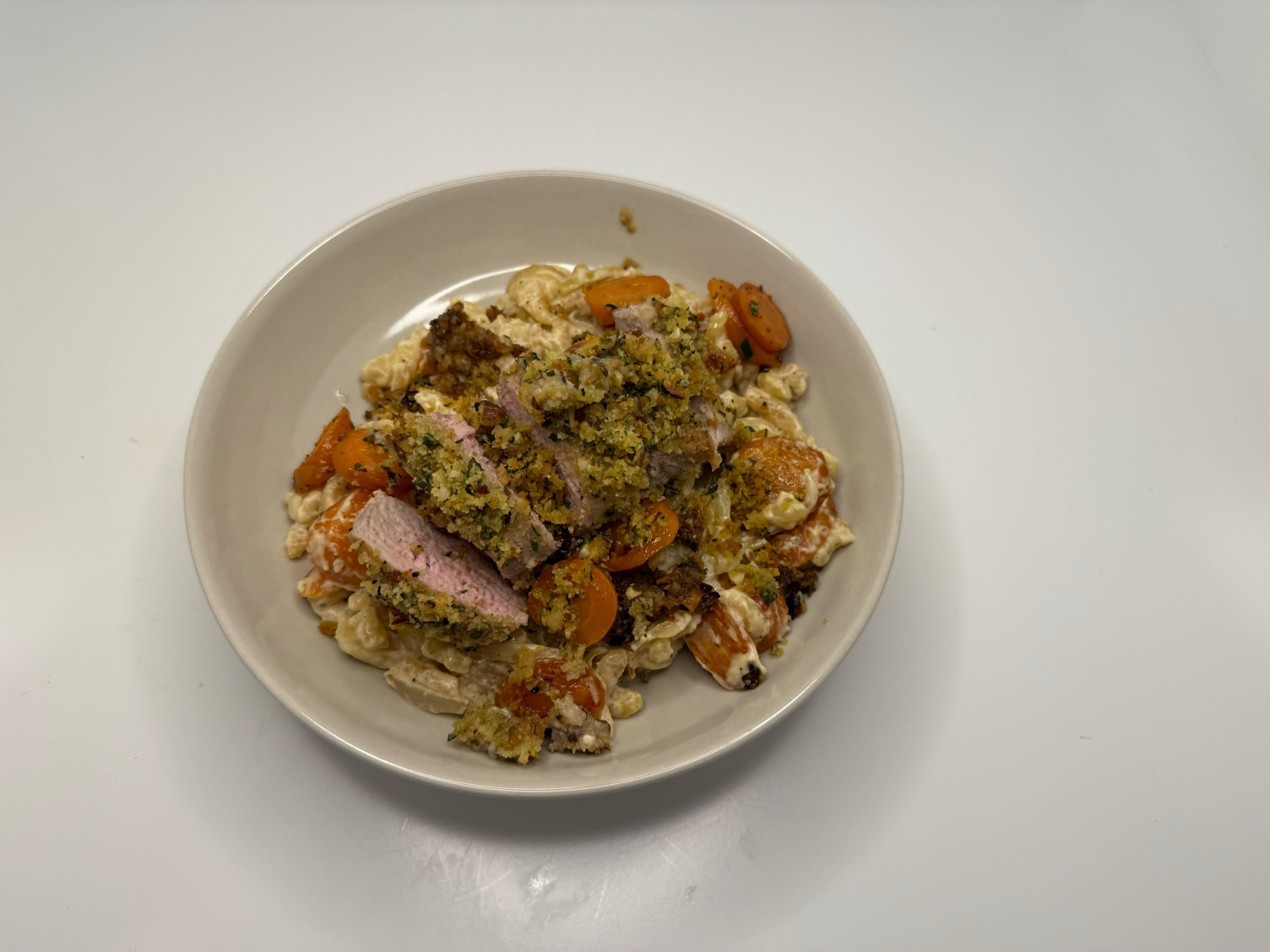 Saftiges Schweinefilet mit Haselnuss-Kruste