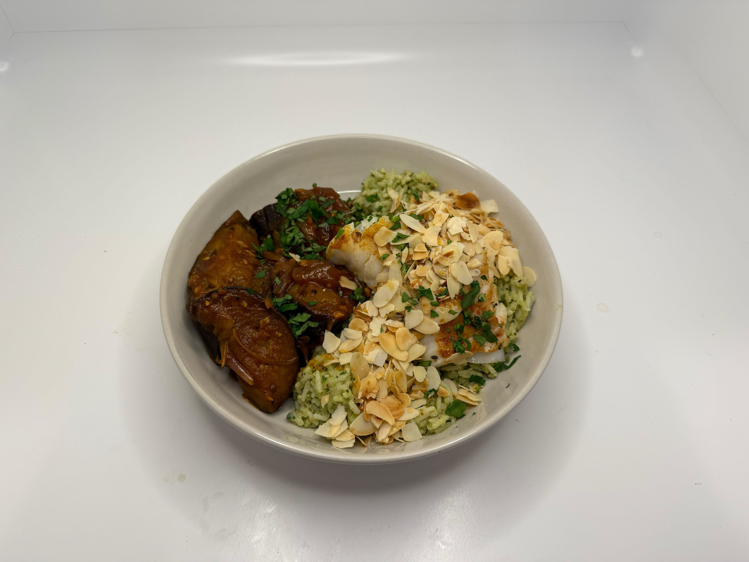 Harissa-Kabeljau auf Avocadocreme-Reis