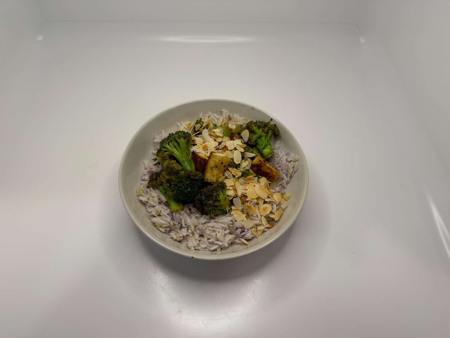 Glasierter Bio-Halloumi mit Brokkoli