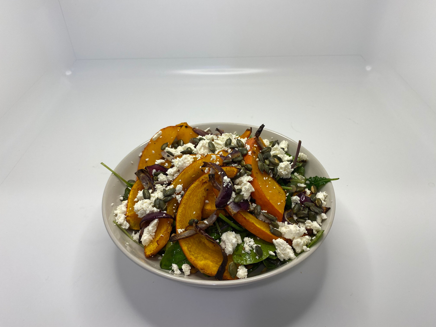 Kürbissalat mit Babygrünkohl und Bio-Feta,