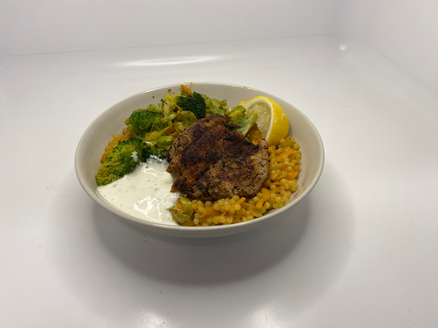 Schnelles Schweinelachssteak mit Perlcouscous 