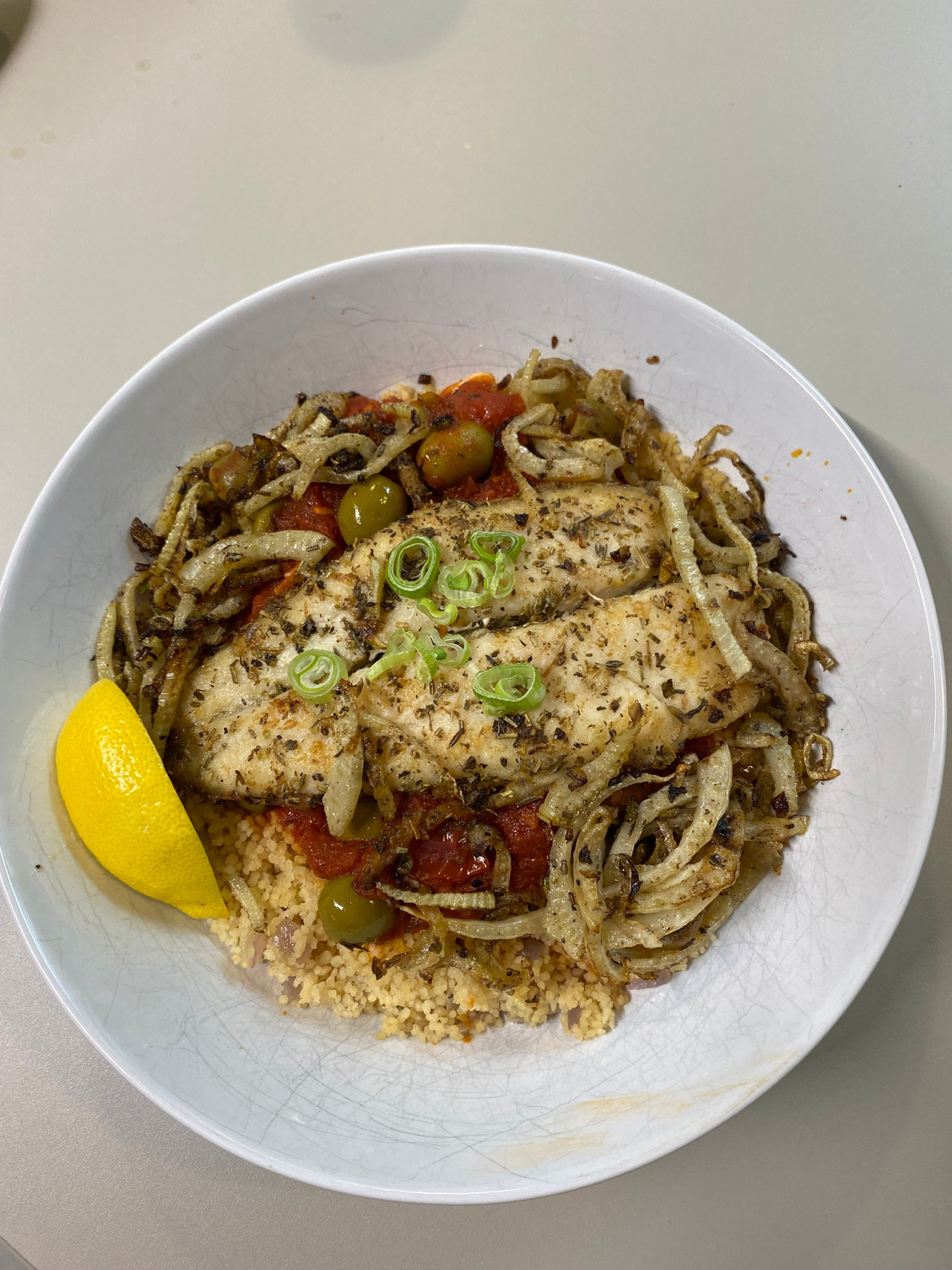 Provenzalischer Fisch auf Fenchelgemüse