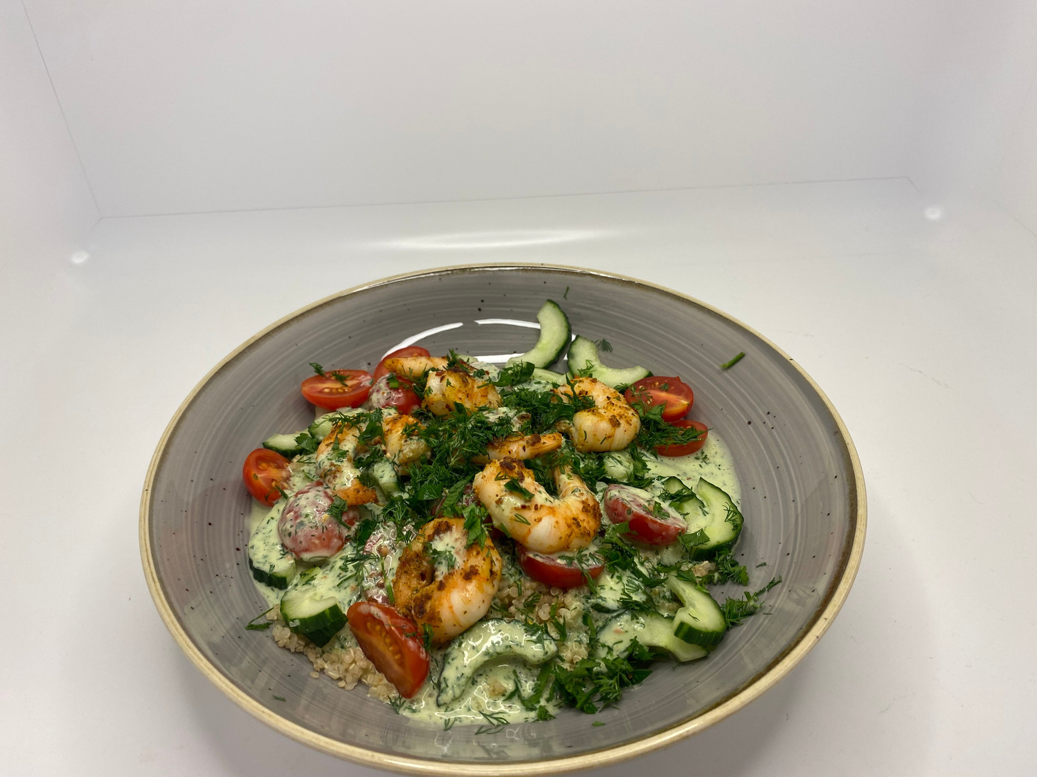 Blitzschnelle griechische Quinoa Bowl