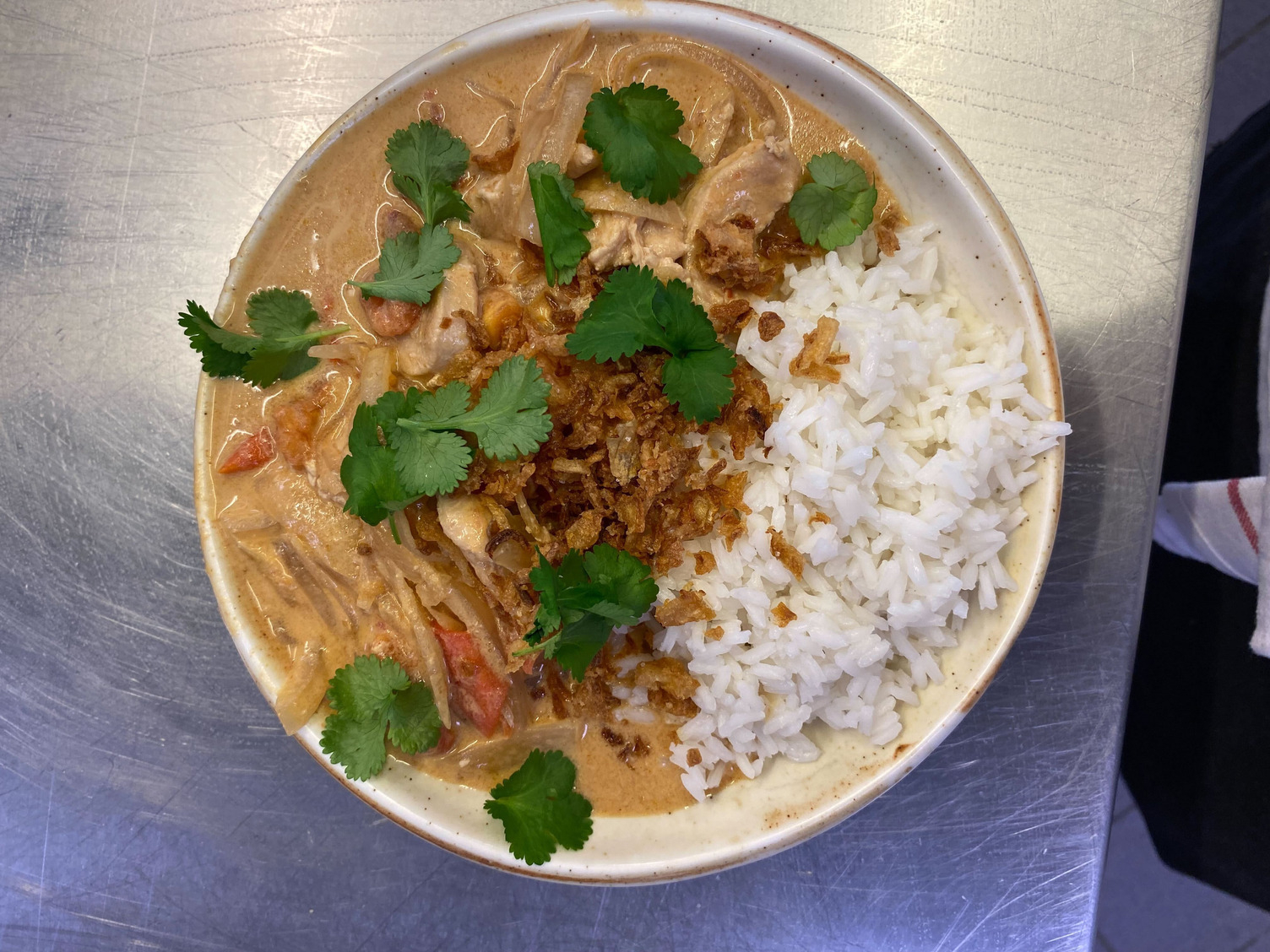Mild Thai red chicken curry