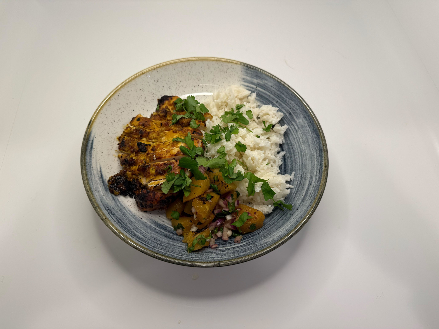 Karibische Hähnchenbrust mit Ananassalat