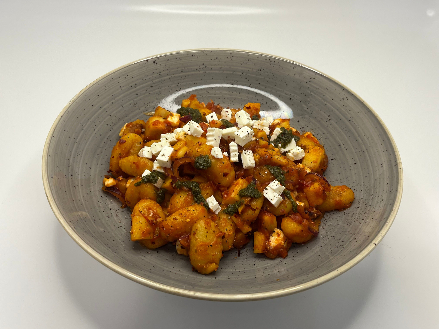 Gnocchi in Hirtenkäse-Tomatensoße