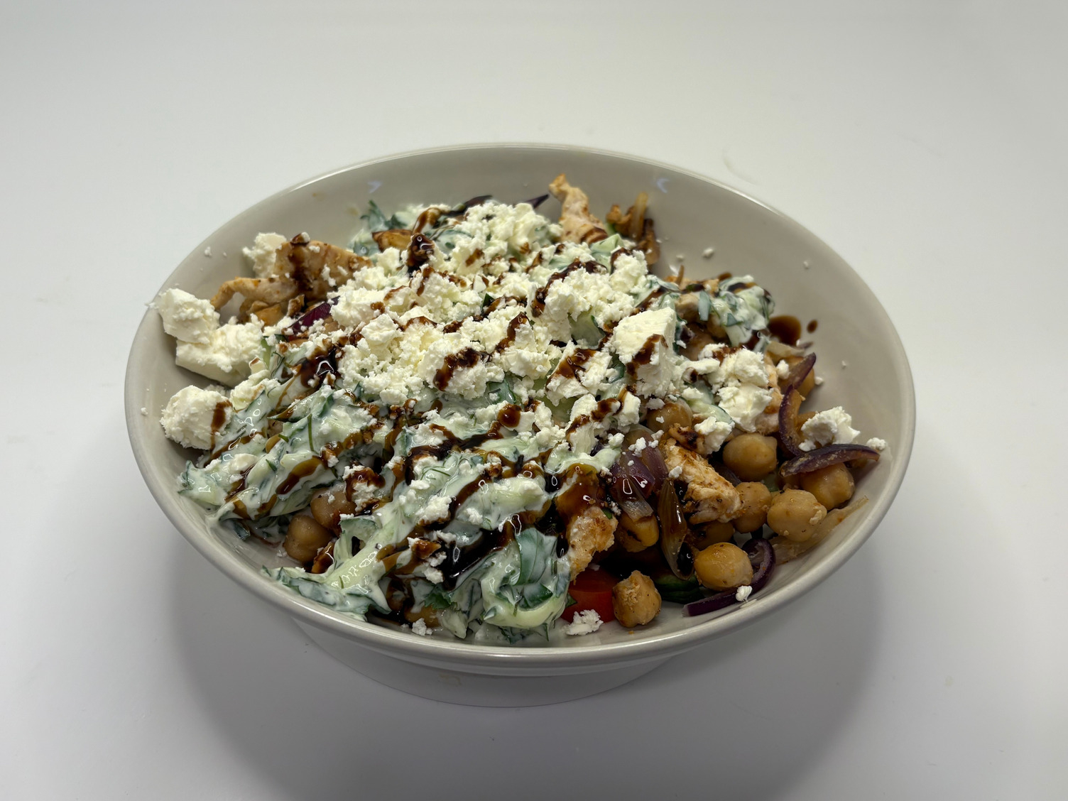 Mediterrane Hähnchen-Kichererbsen Bowl