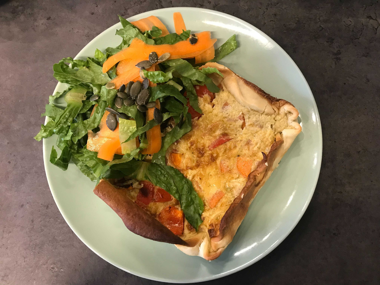Creamy bacon, leek and cabbage pie