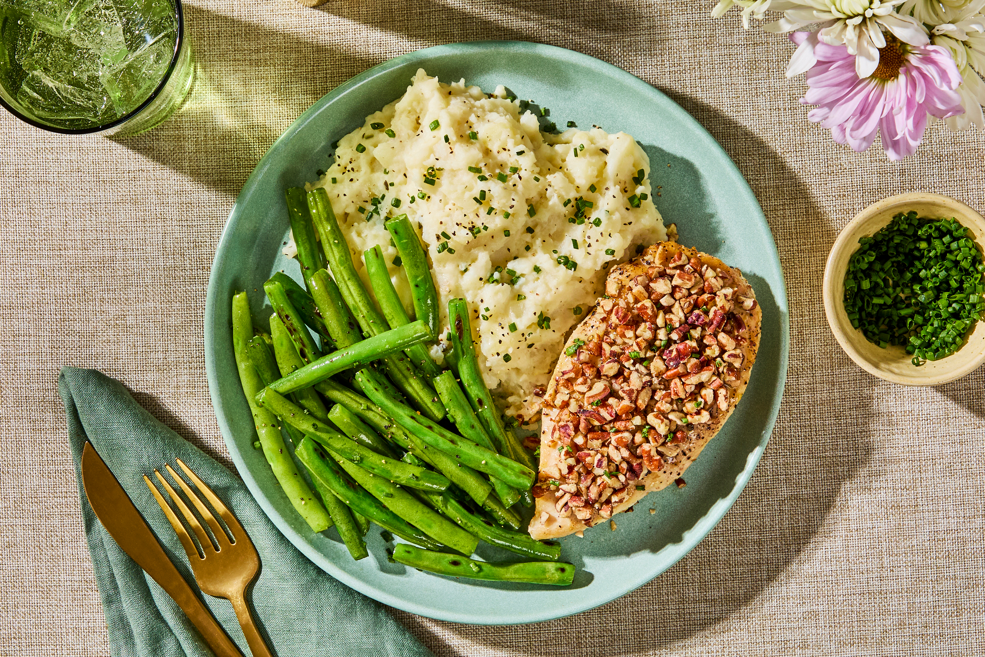 Poulet bio miel-Dijon en croûte de pacanes