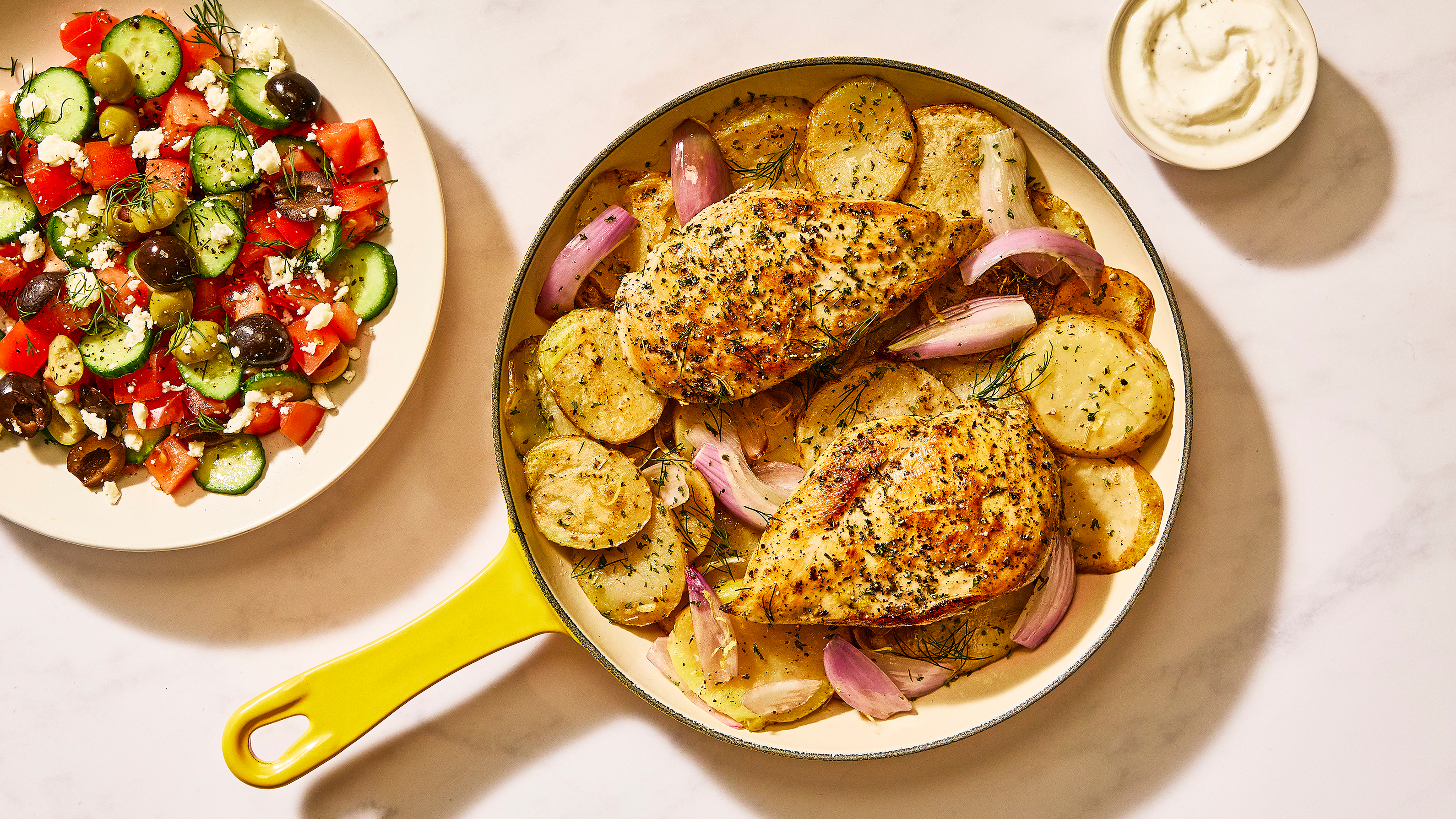 Tout-en-un : Hauts de cuisse de poulet grecs et pommes de terre au citron