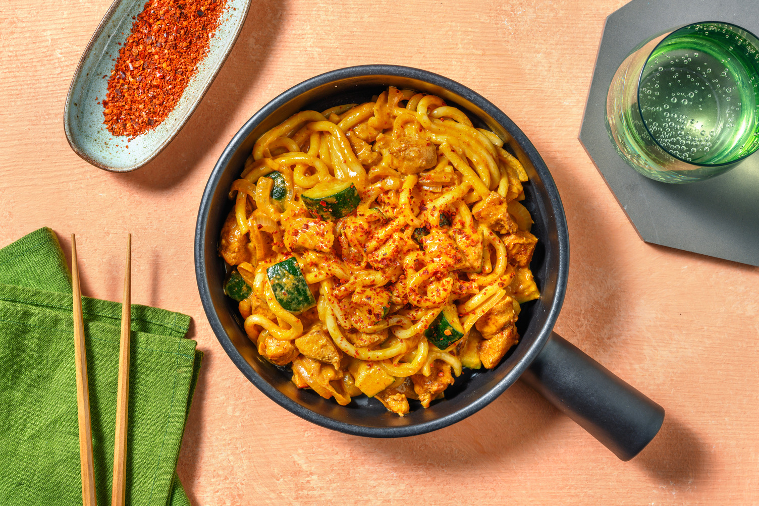 Noodles con pollo al curry