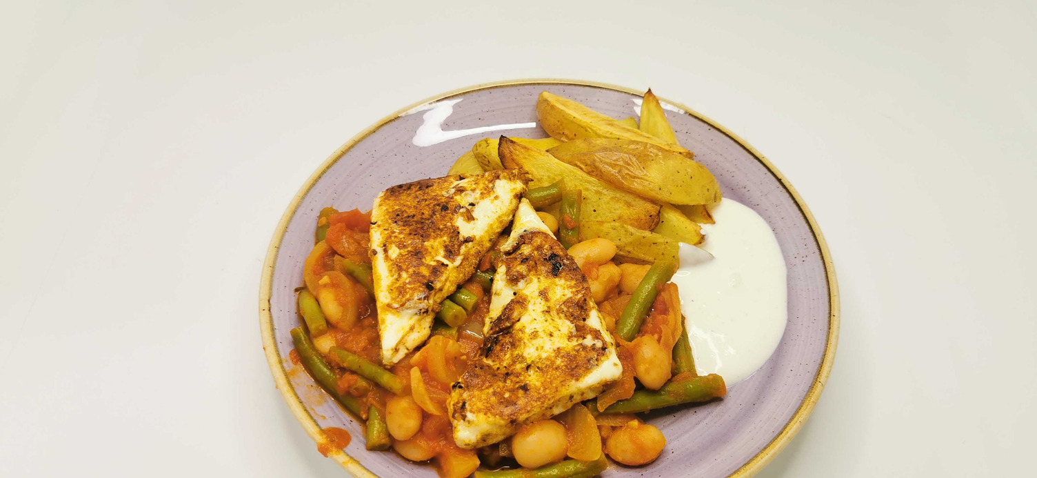 Bio-Feta auf tomatigem Bohnenragout
