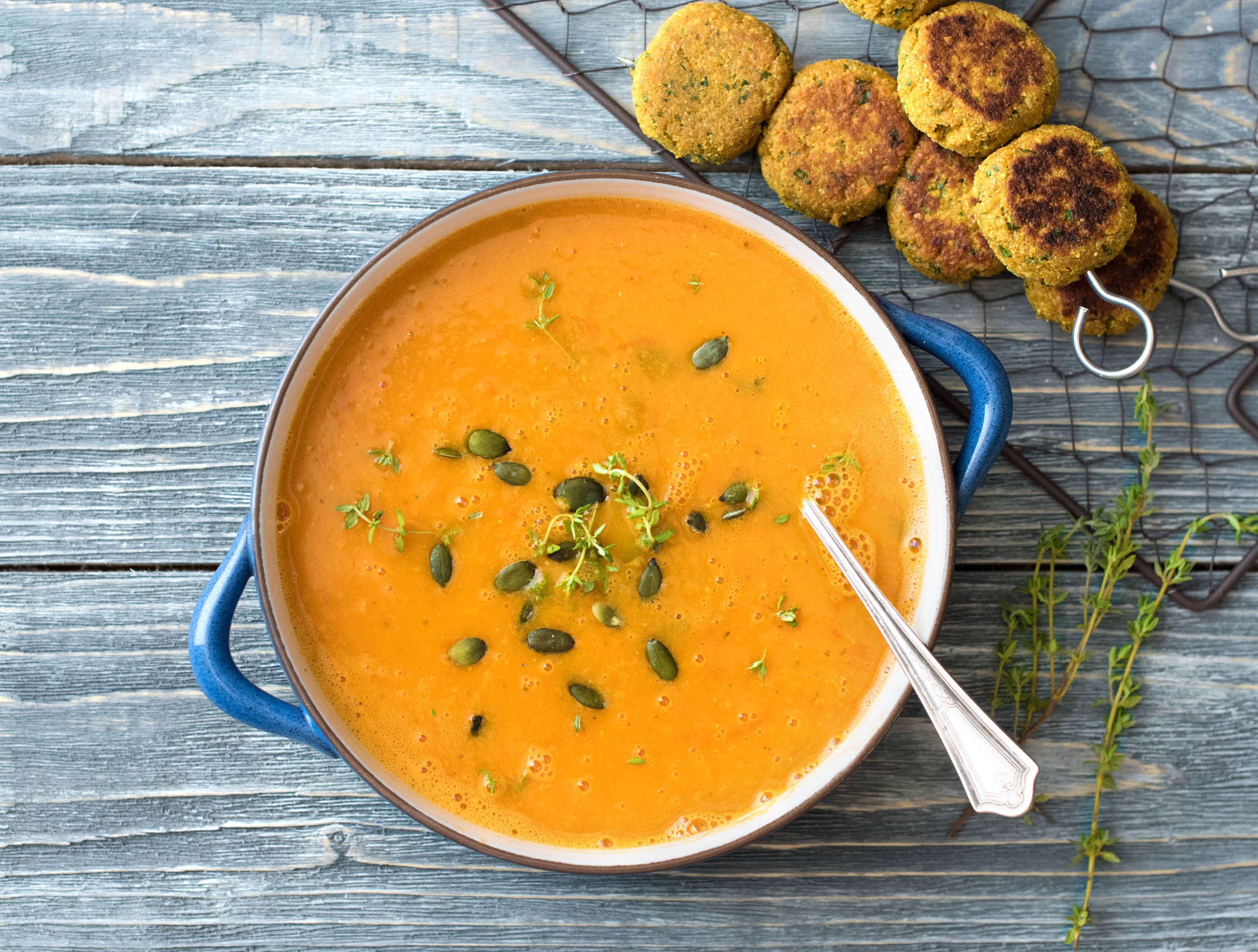 Arabische soep met falafelspiesen