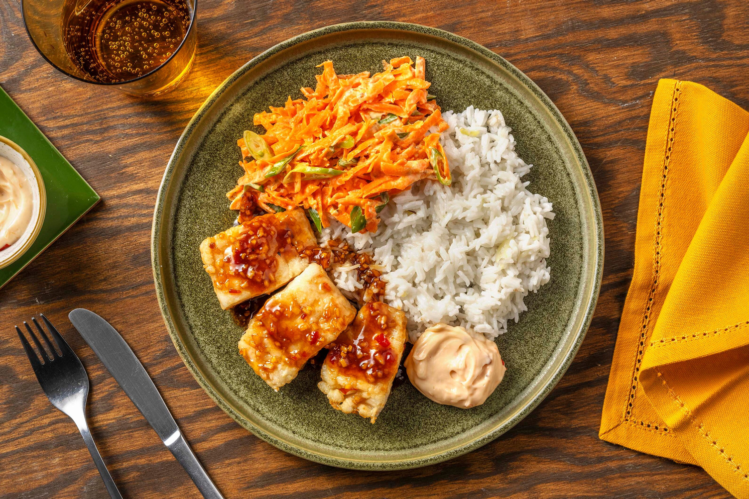 Asiatisch glasierter Seelachs auf Sesamreis