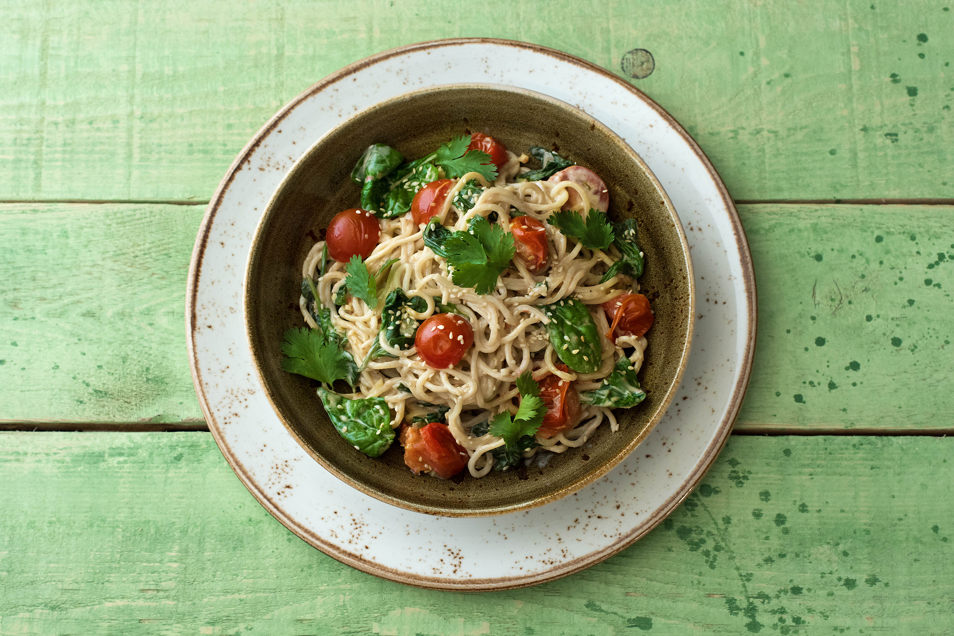 Asiatische Nudelpfanne mit Kirschtomaten