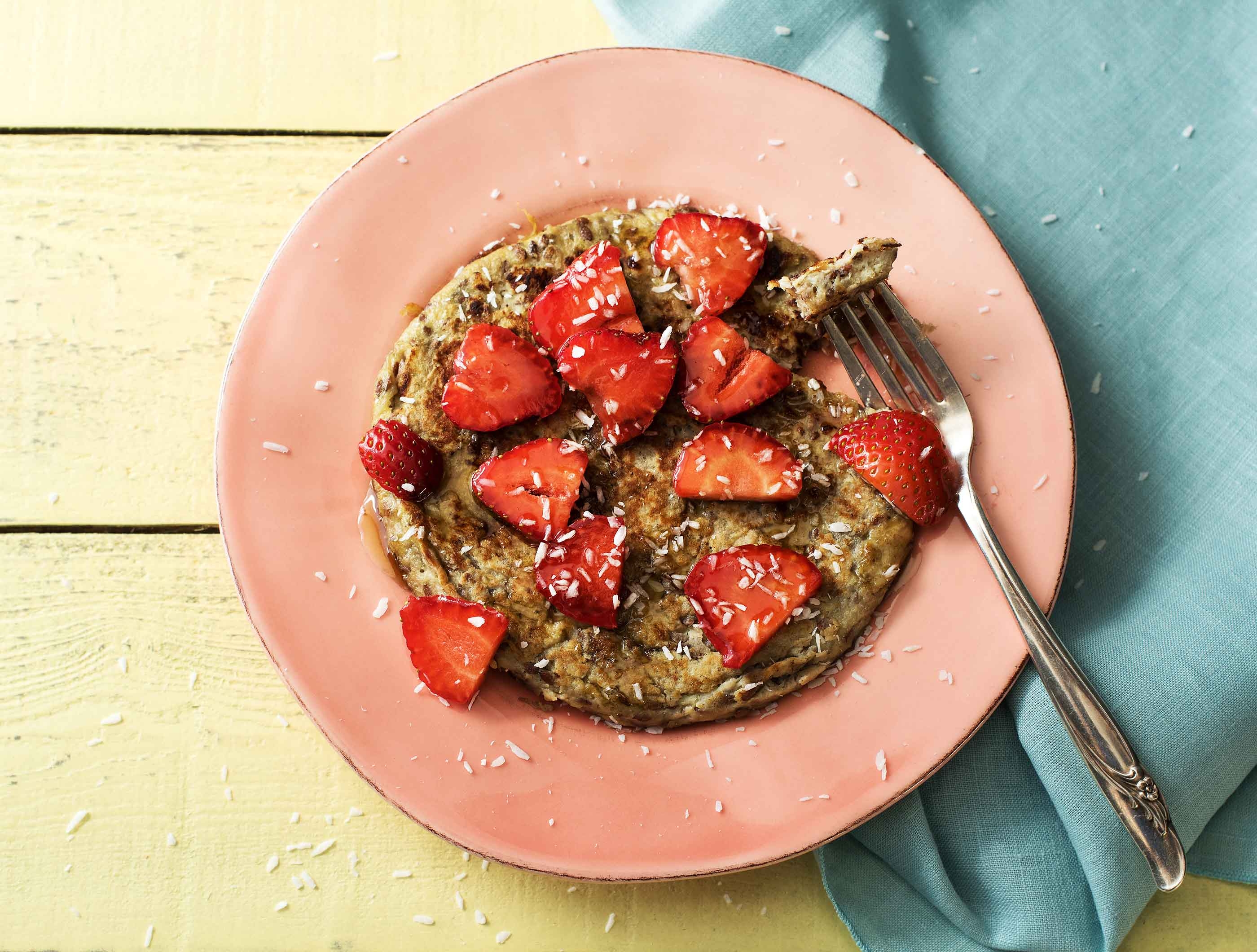 Bananenpannenkoeken met aardbeien en kokos