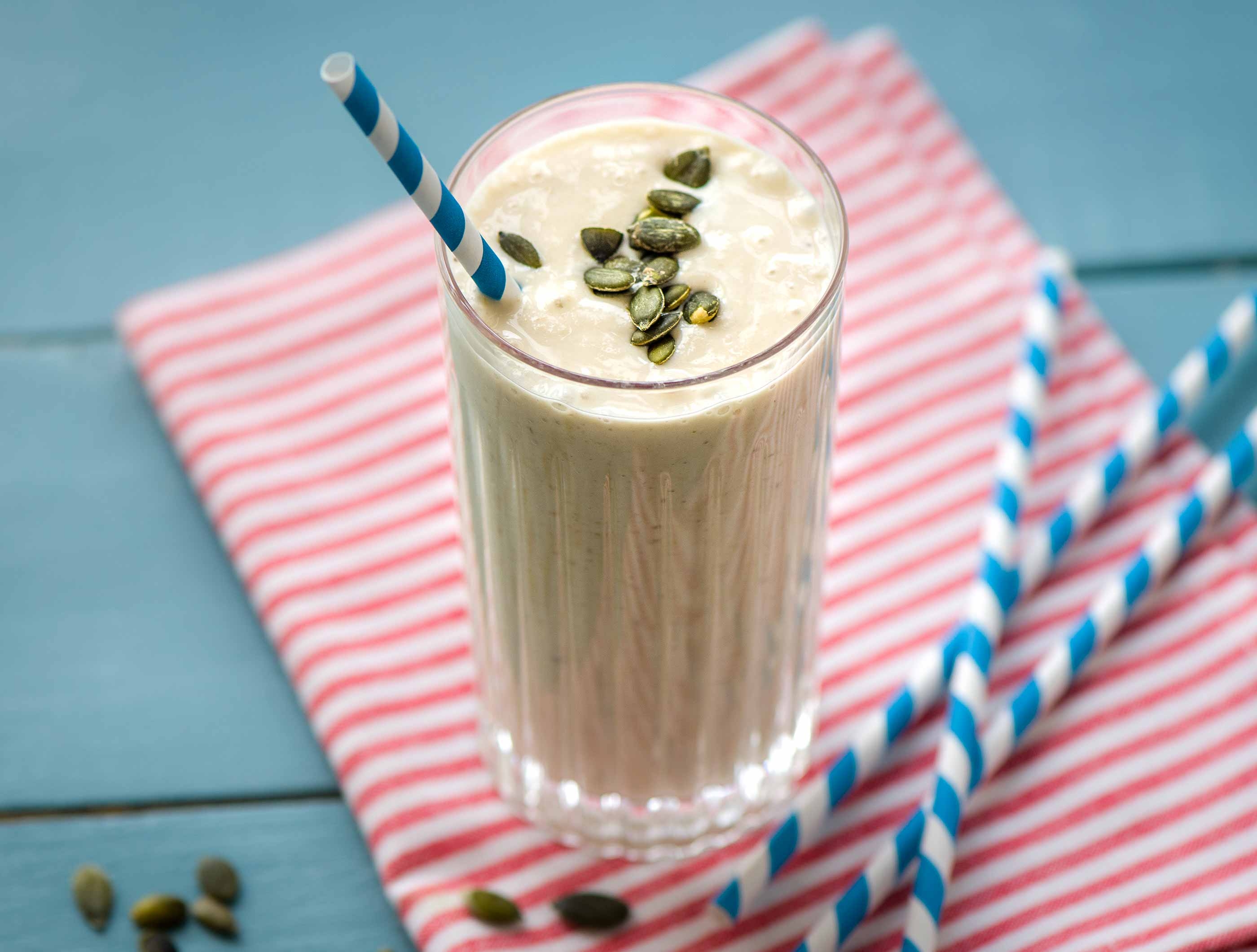 Bananensmoothie met peer, havermout en Griekse yoghurt