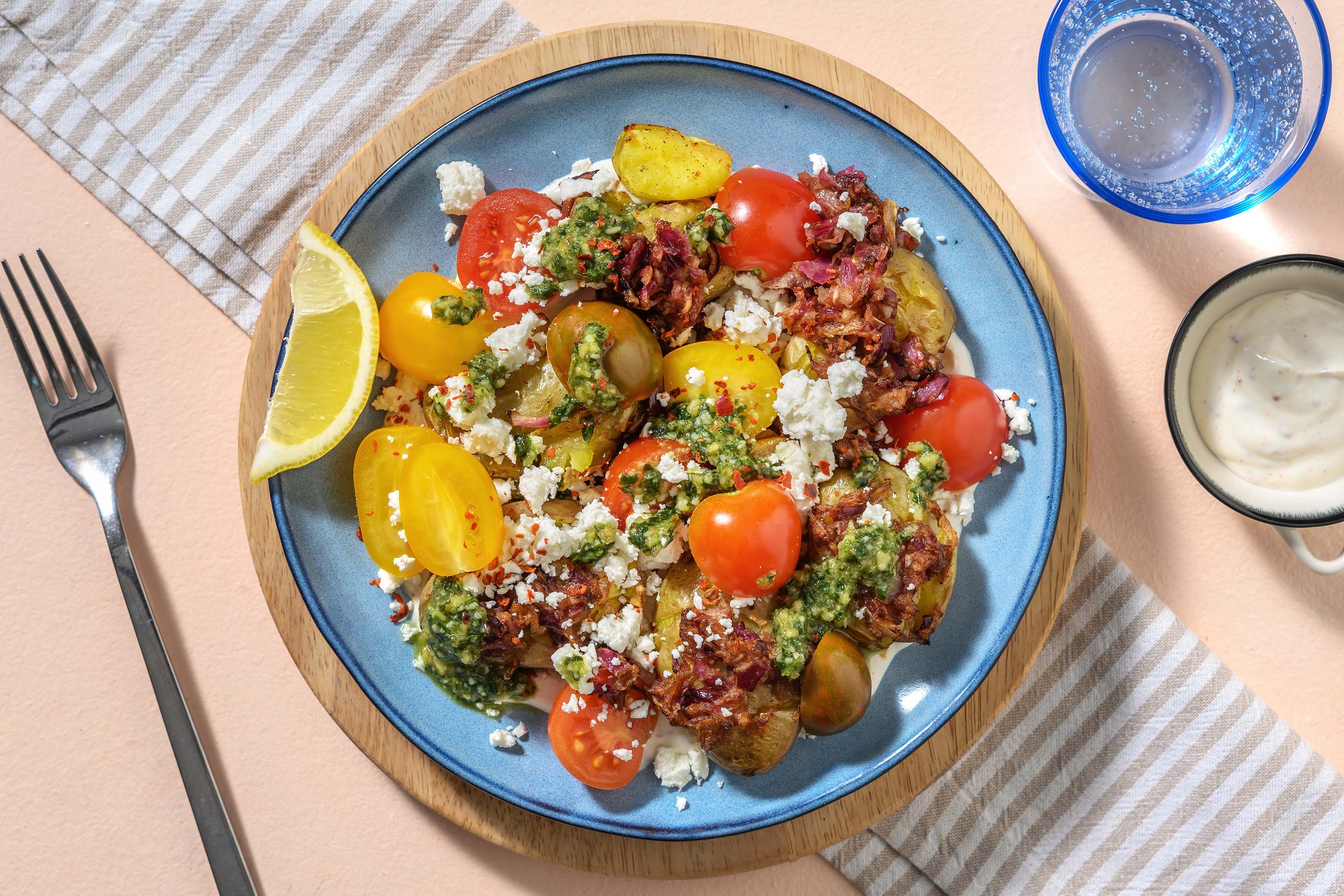 Bärlauch-Walnuss-Pesto auf Knusperkartoffeln