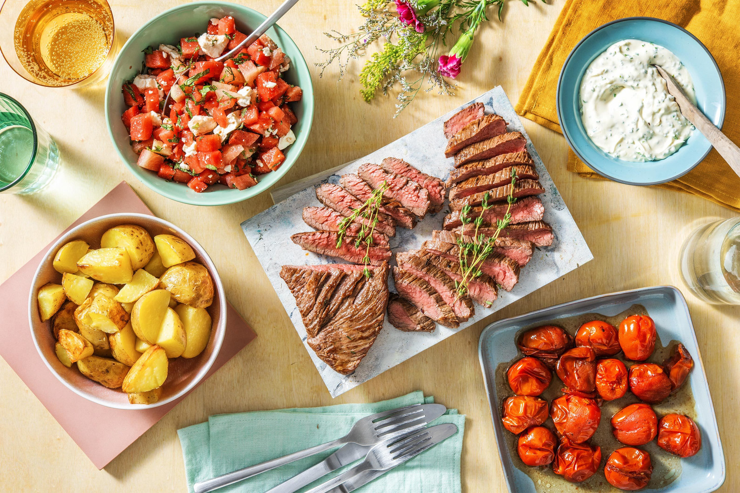 Bavette met gepofte aardappelen met zure room