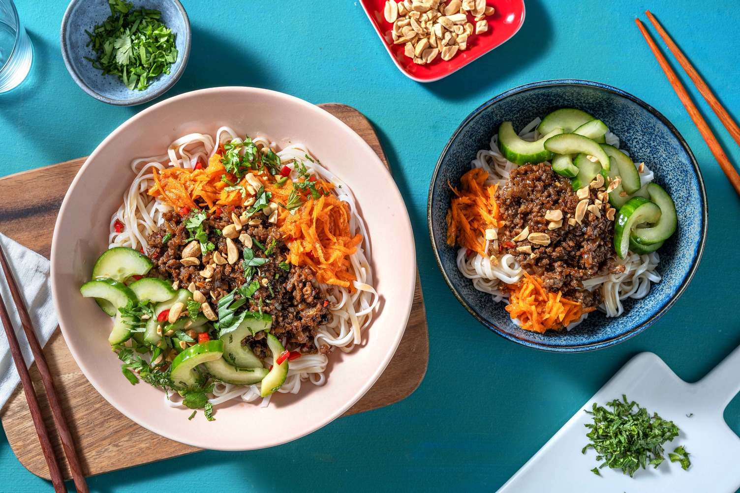 Noedelbowl met rundvlees in Vietnamese stijl