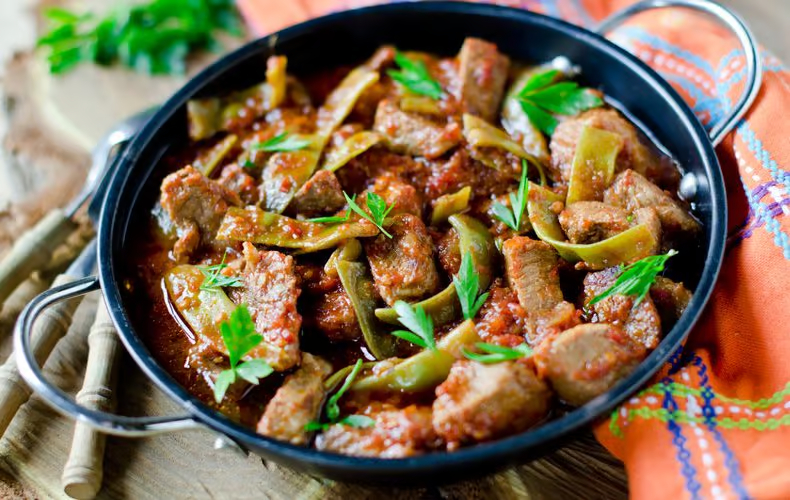Tagliata marinata con taccole al pomodoro