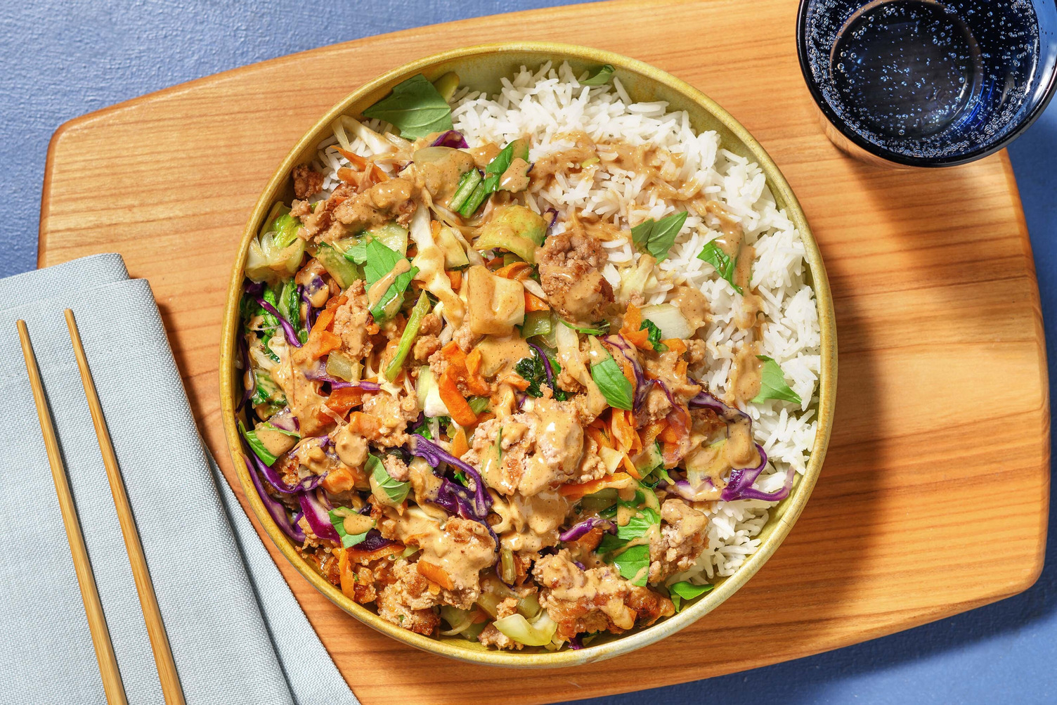 Bols au porc à la thaïe façon rouleaux de printemps