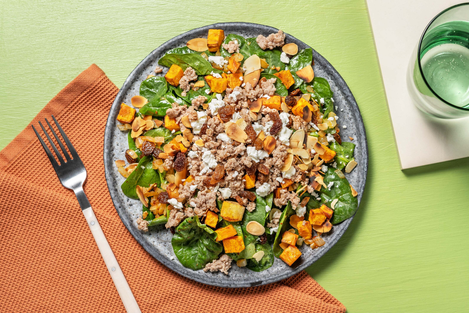 Bols d'émincé protéiné TMRW garnis à la nord-africaine