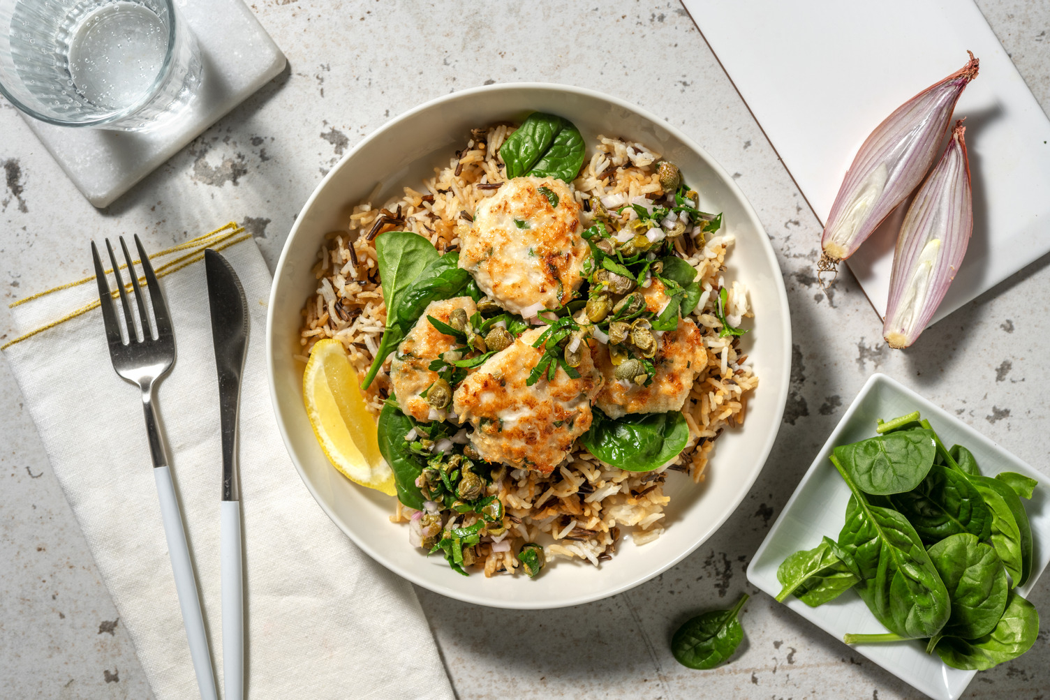 Bols de poulet et salsa verde