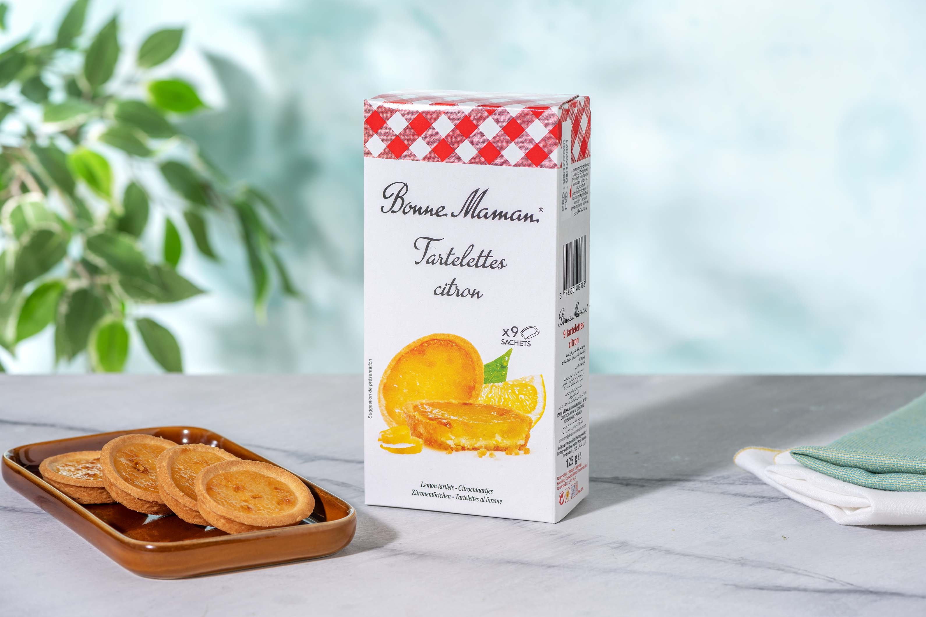 Petits tartelets with lemon