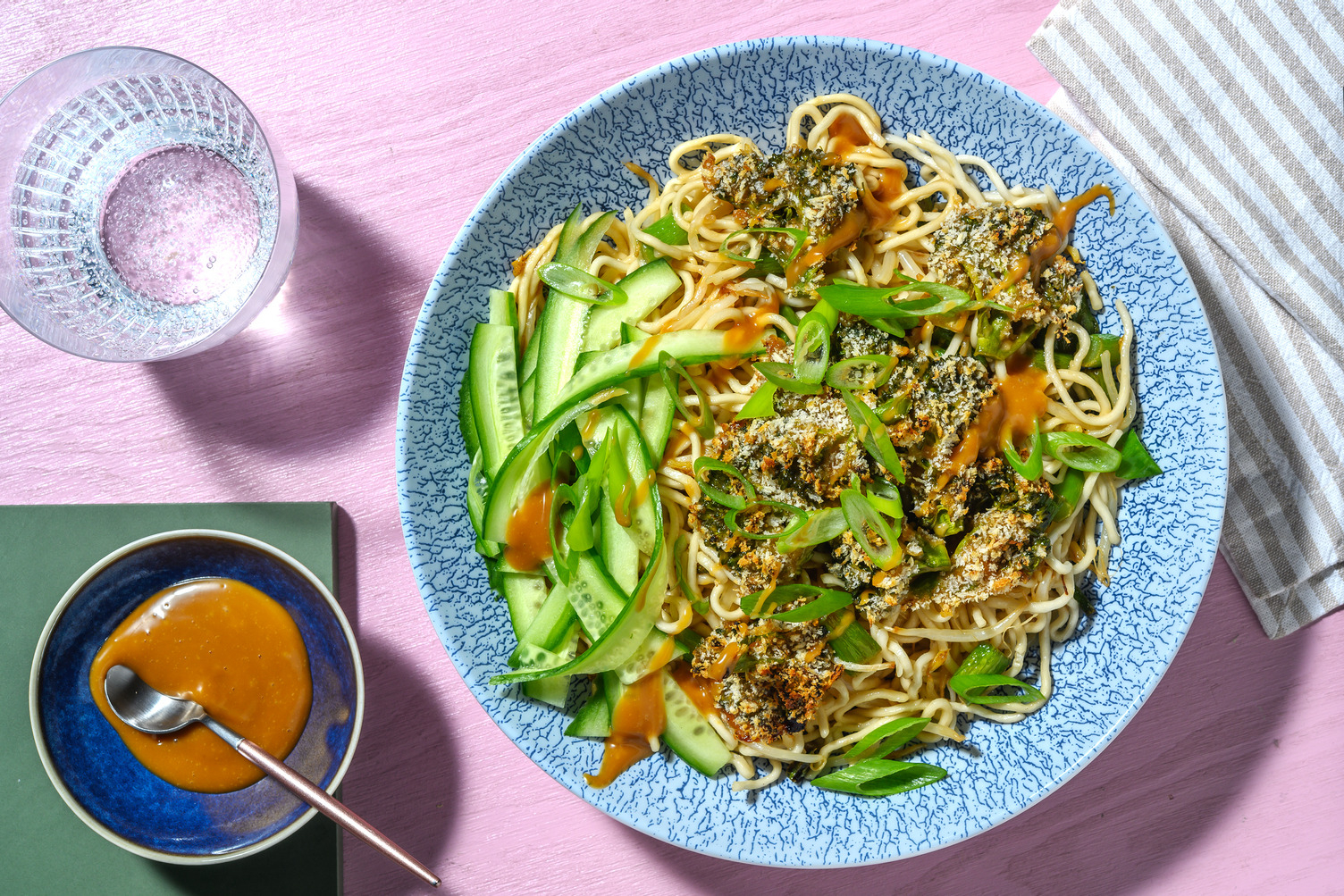 Gepaneerde broccoli-noedelbowl